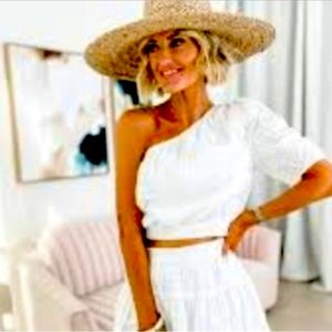 Universal Threads, 2X summer white top